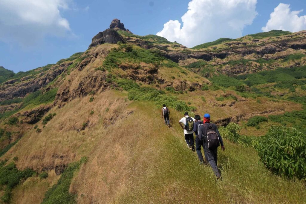 रायगड (Raigad) किल्ल्याची ट्रेकिंग मोहीम