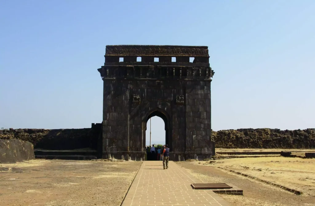 रायगडचा महादरवाजा