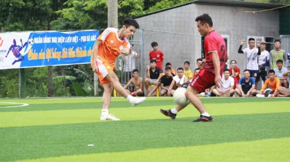 What is Phủi Football