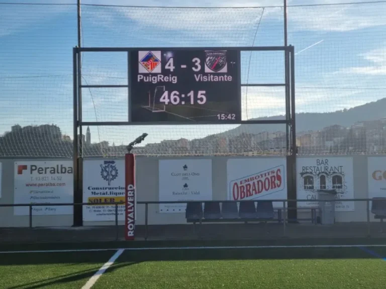 Pixels, Crowds, and Scoreboards Esports Without the Boring Bits